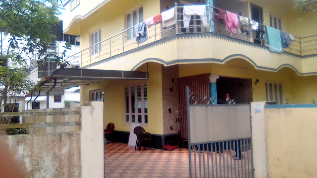 6BHK Semifurnished House with 6 Cent Land 2400sqft - for sale in Eroor, Kochi ( Ernakulam ), Kerala