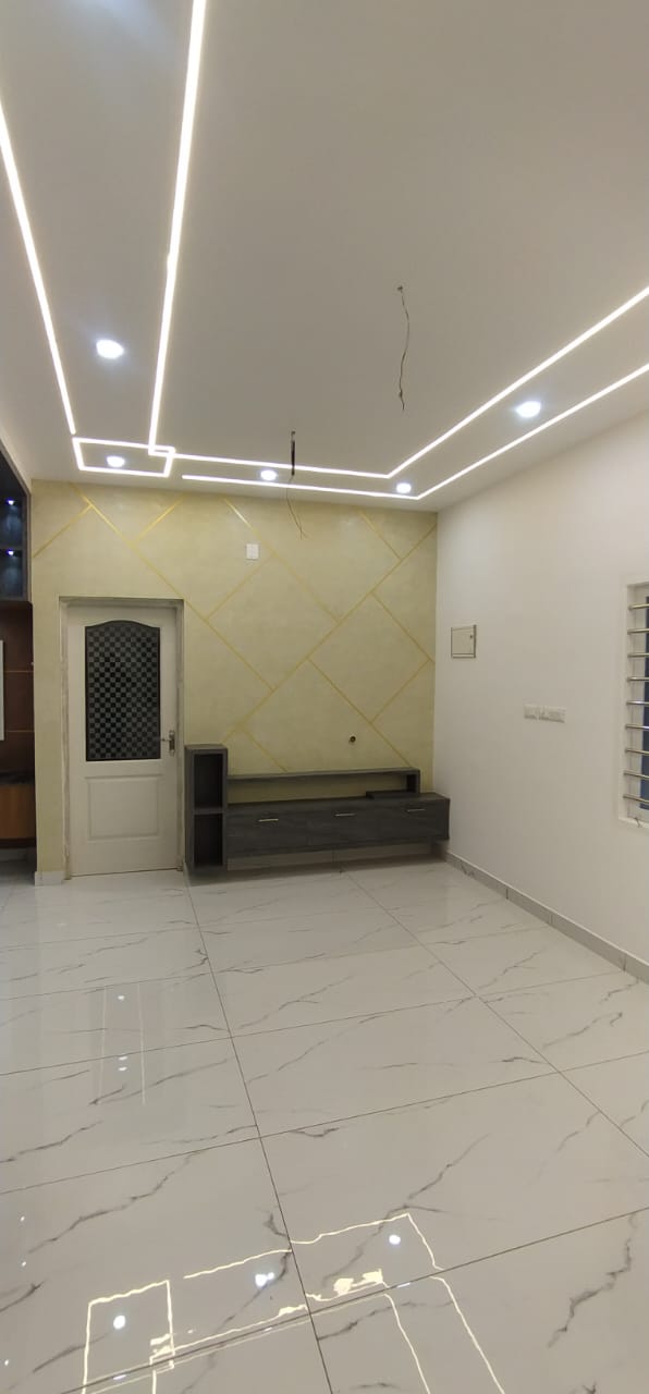 Semifurnished  House with 3cent 1684 sqft in Eroor, Tripunithra
