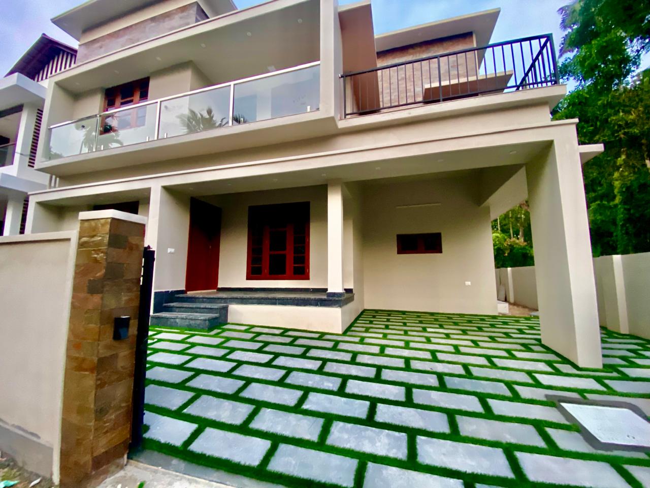 1632Sqft, 3 BHK Semifurnished House