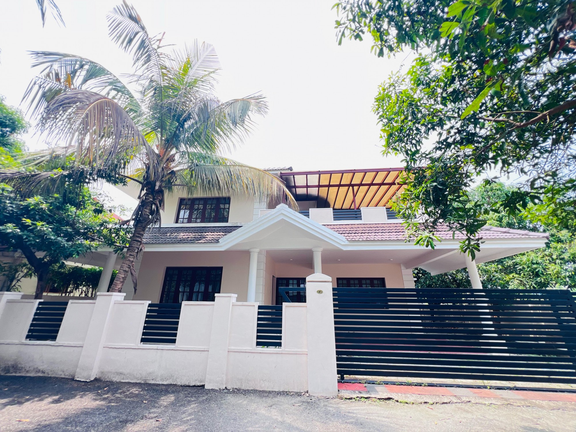 6BHK Premium Villa with 8cent 3500sqft in Vaduthala, Ernakulam