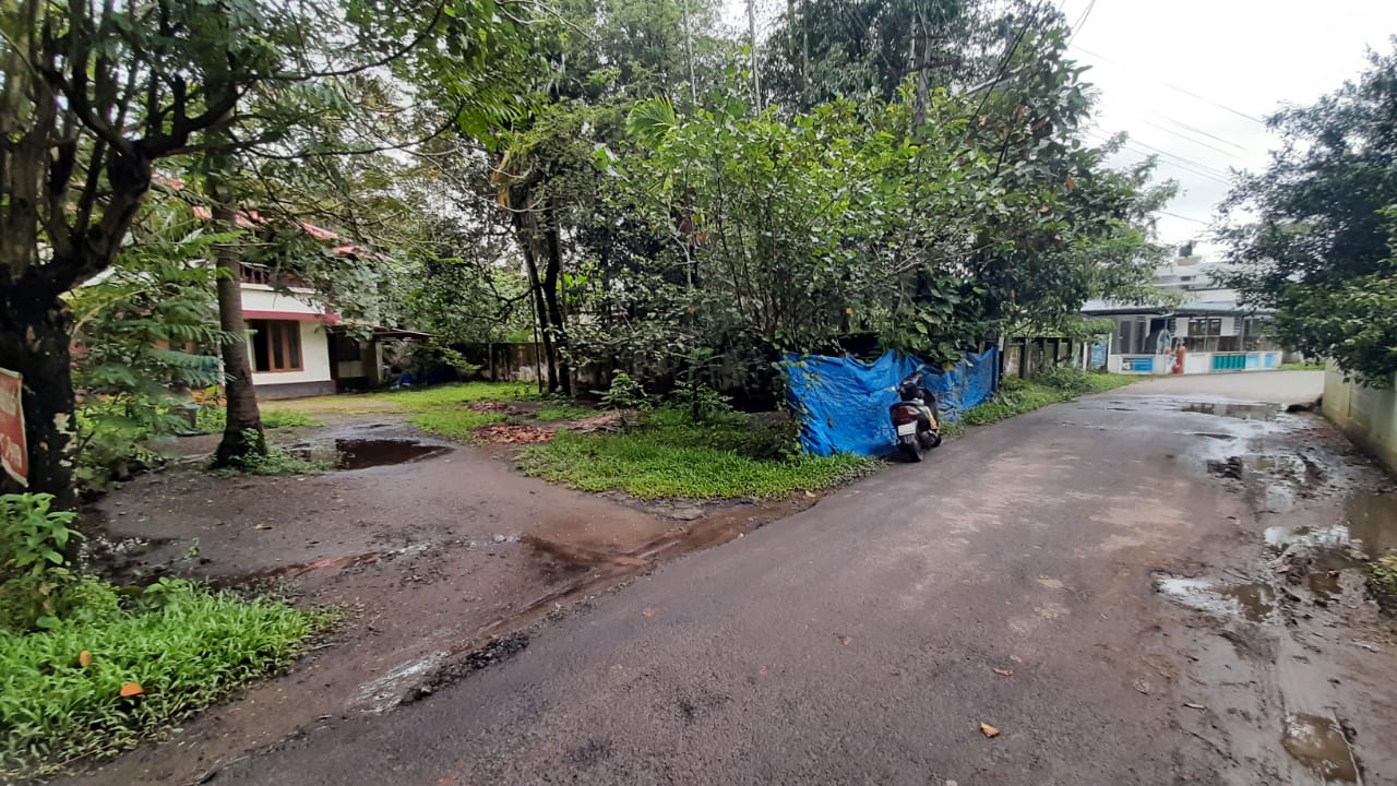 2400 Sqft, 4BHK House in Gated Community in Kakkanad