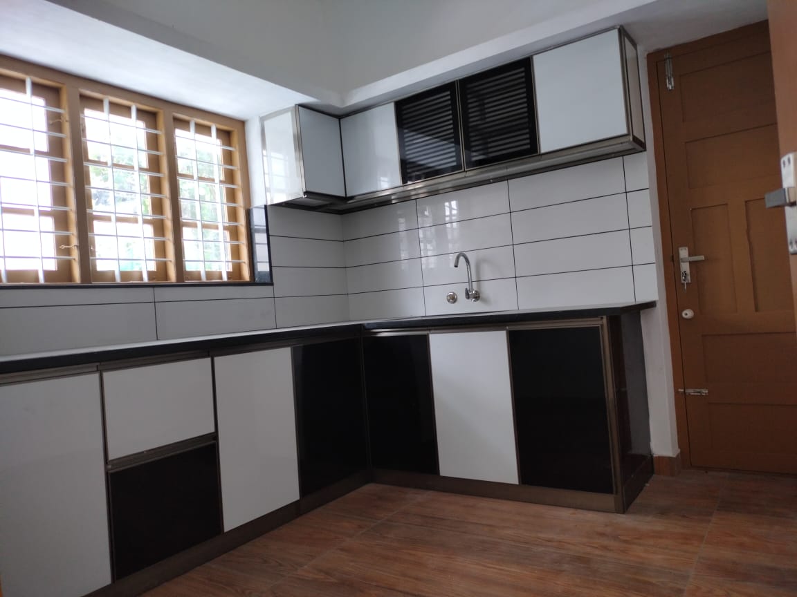 4BHK Semifurnished House 2000 Sqft