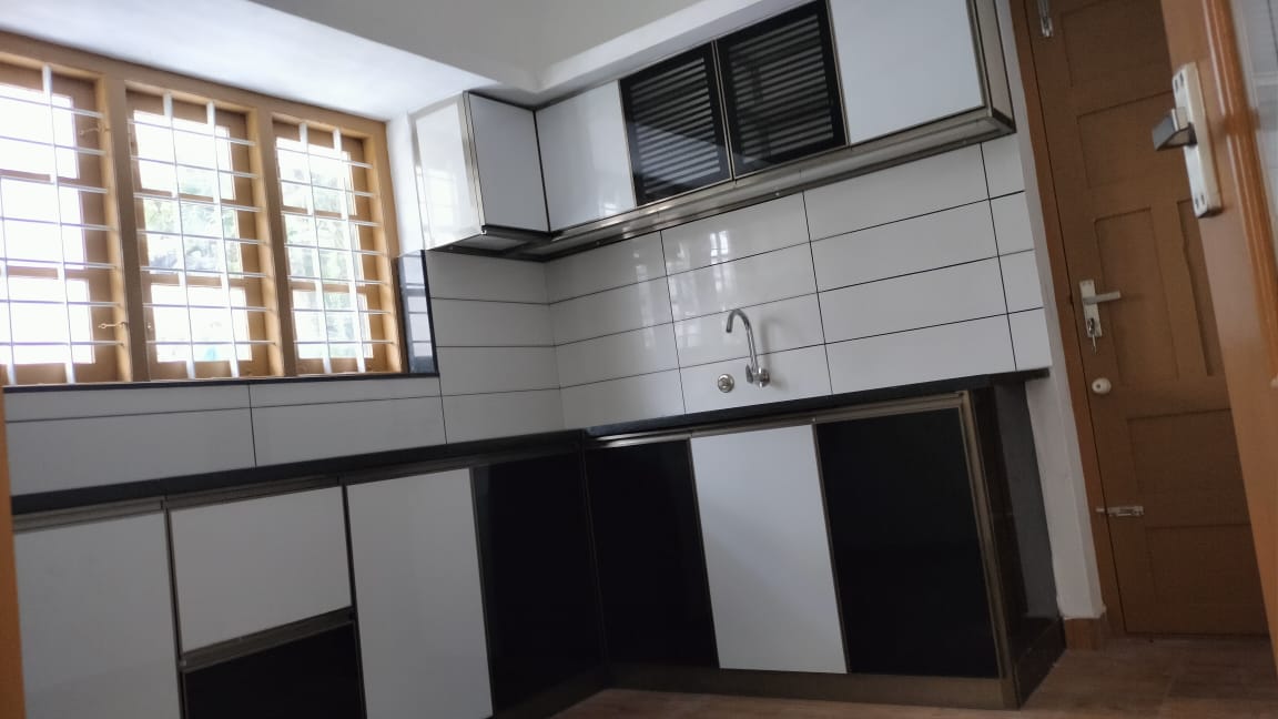 4BHK Semifurnished House 2000 Sqft