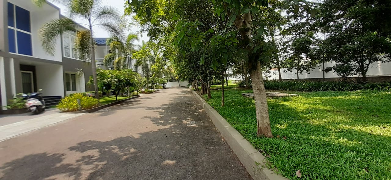 10.5 Cents Semi Commercial/ Residential plot near Palarivattom