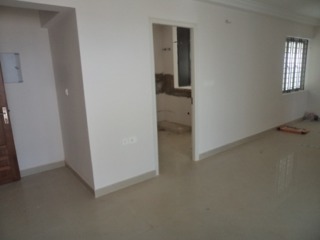 1600 sqft ,semi furnished flat at panampillinagar