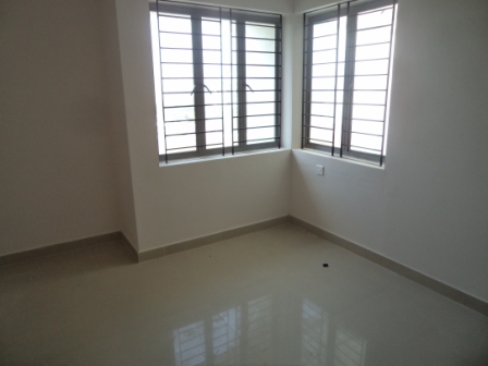 1600 sqft ,semi furnished flat at panampillinagar