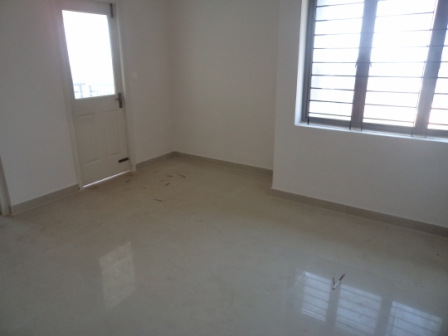 1600 sqft ,semi furnished flat at panampillinagar