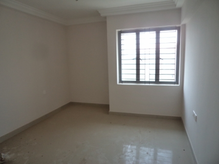 1600 sqft ,semi furnished flat at panampillinagar