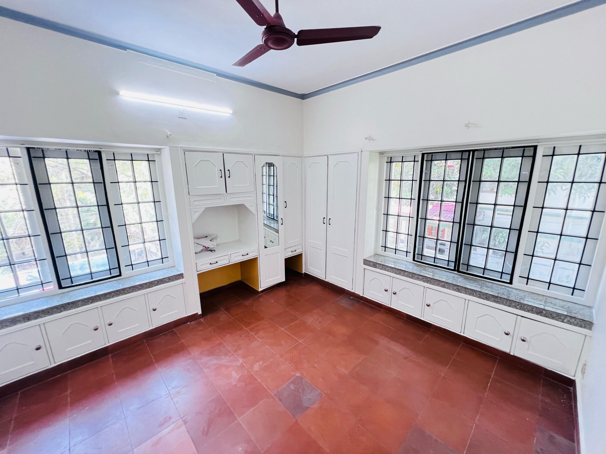 2000sft, 4BHK Semifurnished House in Vyttila