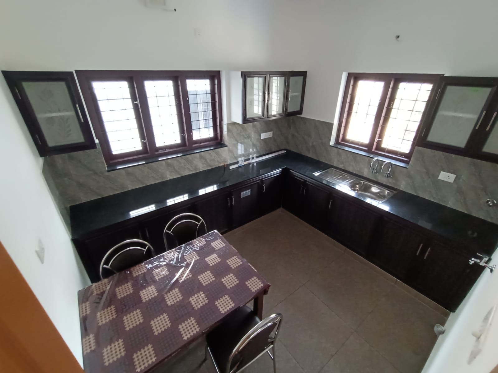 4BHK 2 Storied Unfurnished House 3000sqft in Kaloor
