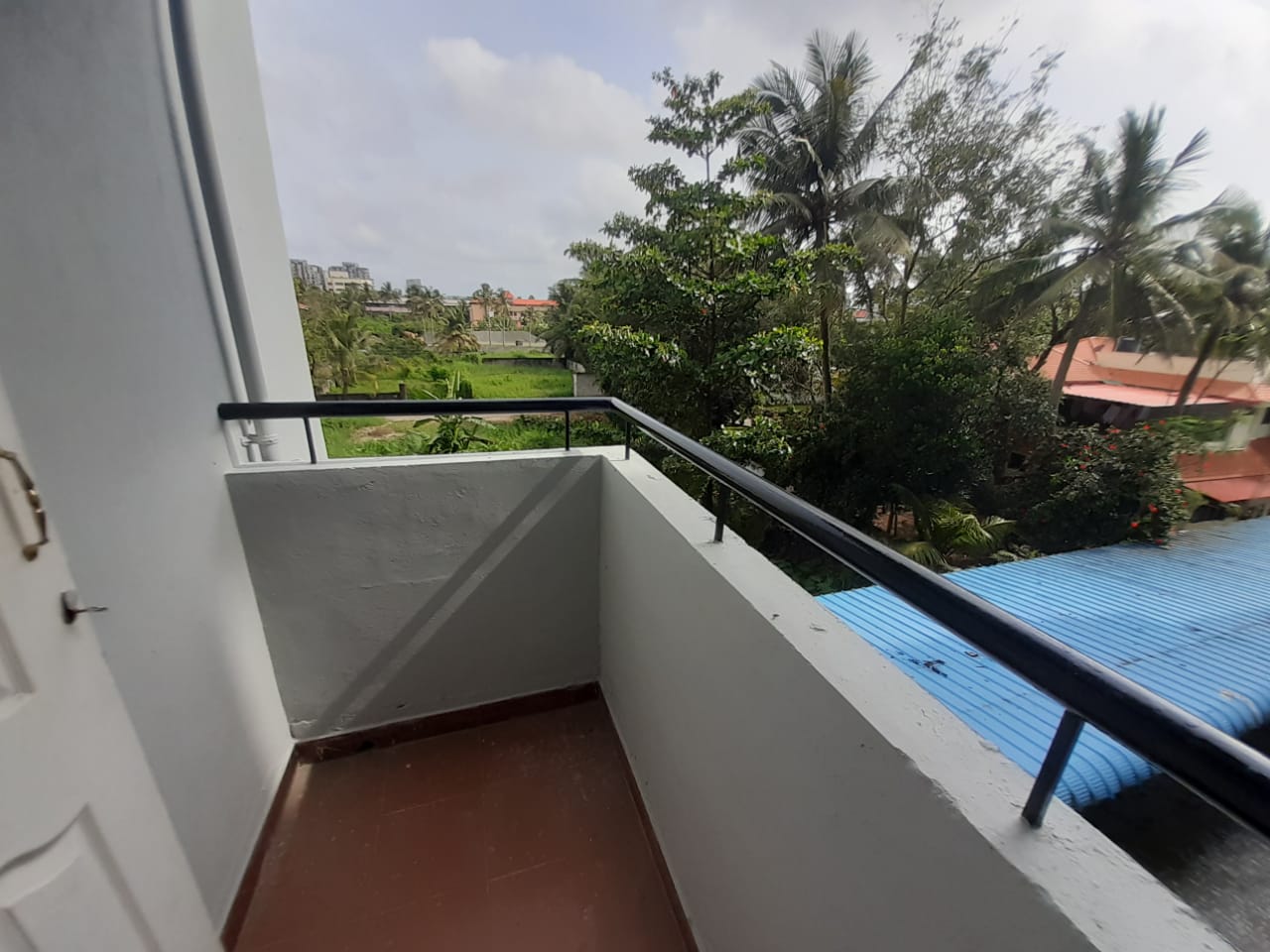 4BHK Semifurnished House with 3.5cent in Kundanoor, Maradu