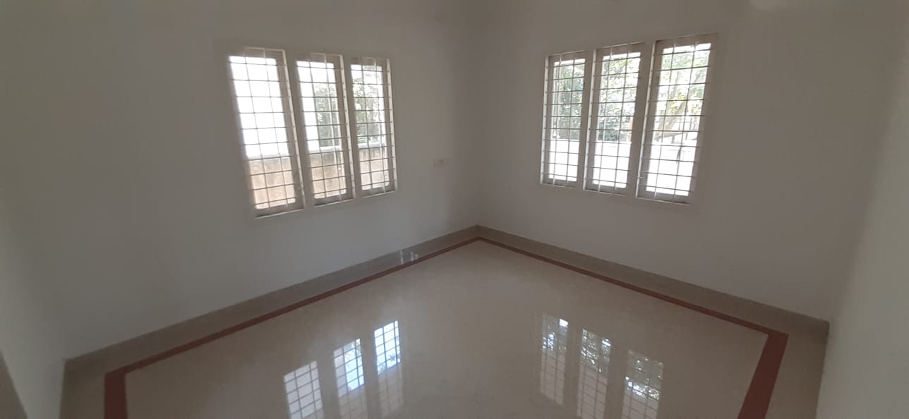 1150 Sq Ft, 3BHK Fully Furnished Flat For Rent near JNL stadium, Kaloor