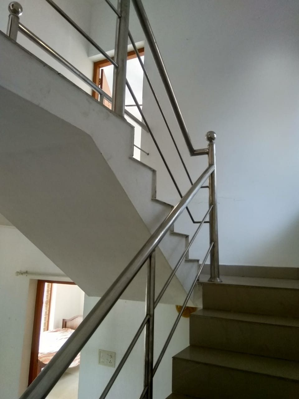 4BHK Semifurnished House1500sqft - for sale in Eroor Vyttila, Kochi ( Ernakulam ), Kerala