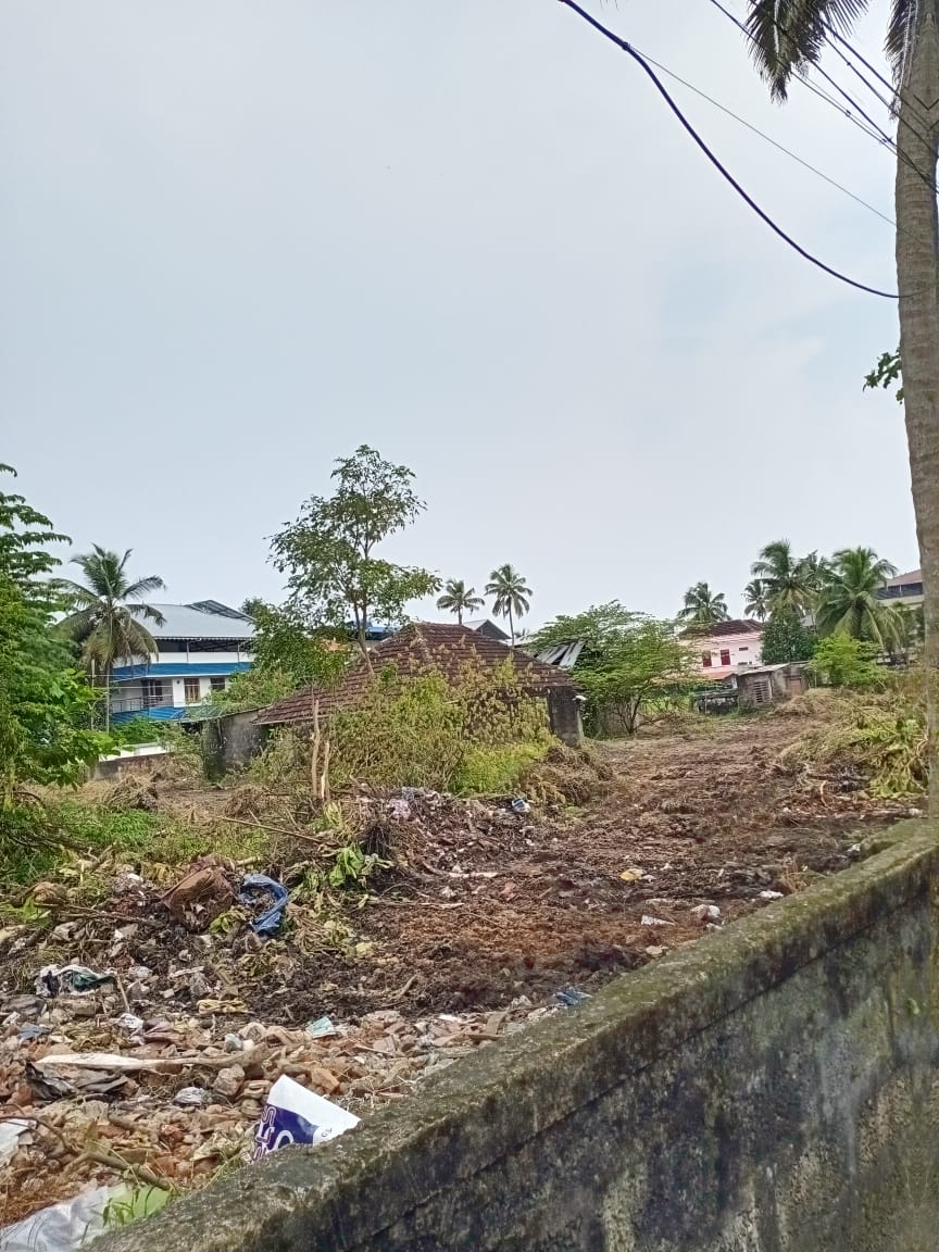 61Cents of Commercial/ Residential Property - for sale in Vyttila, Kochi ( Ernakulam ), Kerala