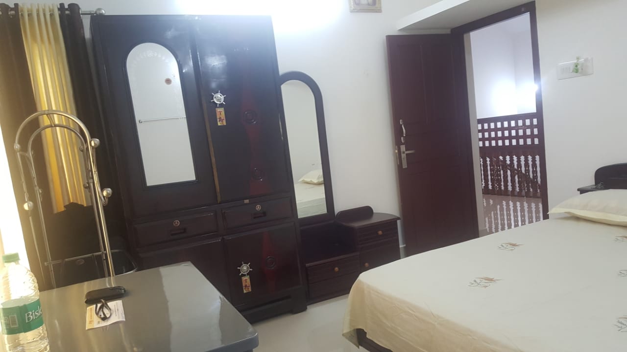 6500sqft Fully Furnished house with 2 Acres - for sale in Vadanappally, Palakkad, Kerala